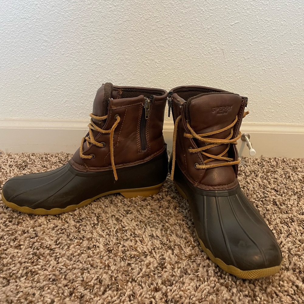 Sperry’s duck boots - size 6 in girls